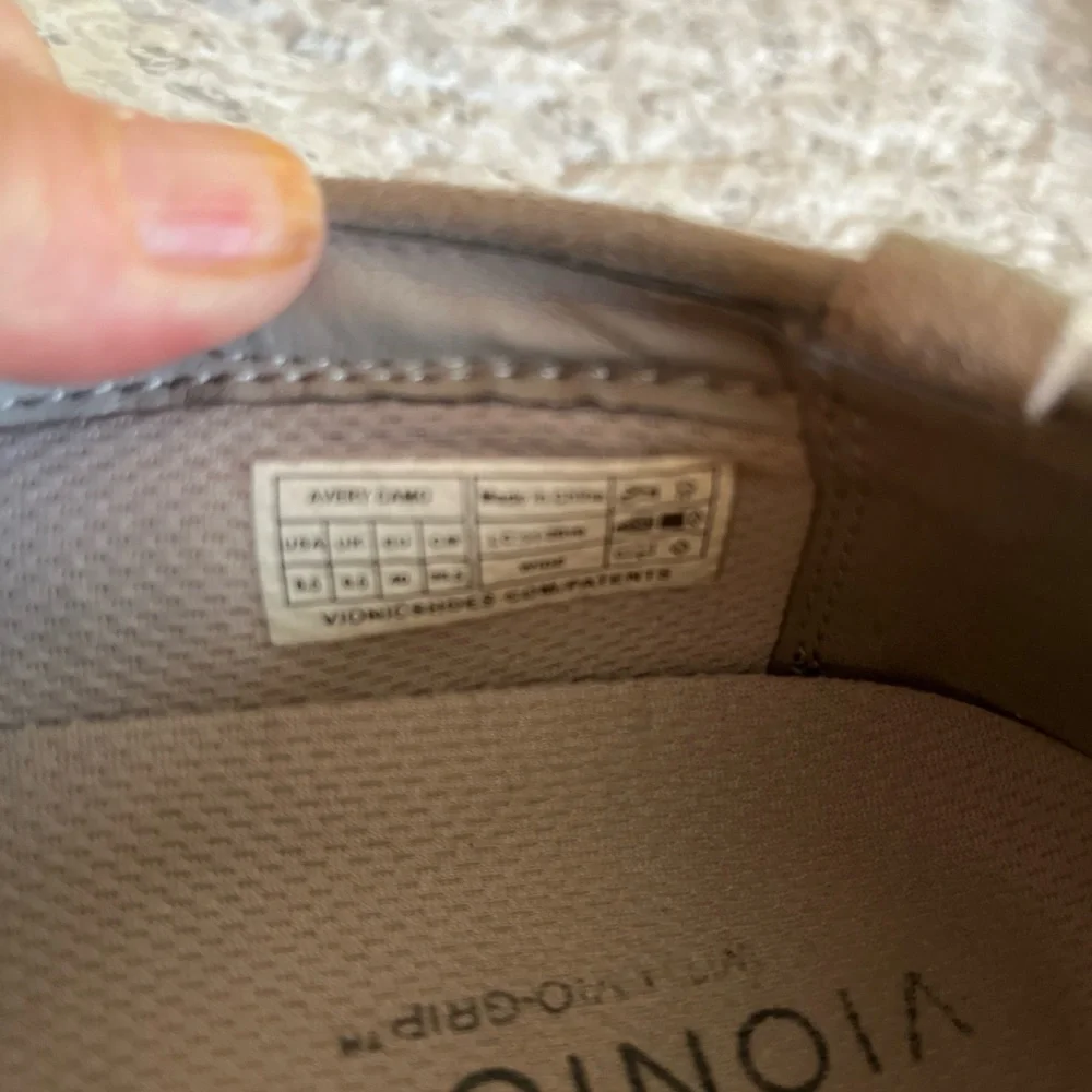 Vionic Avery pro slip on shoes